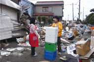 震災直後組合員をさがして配達（2011.3.14旭市）