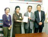 全国生協組合員の募金を千葉県へ贈呈（2011.7）