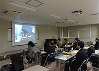 食の安全推進委員会　日本生協連商品検査センターを視察研修（13年12月）